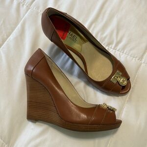 Michael Kors Hamilton Women's Brown Leather 4" Wedge Heel Peep Toe Shoe Sz 7